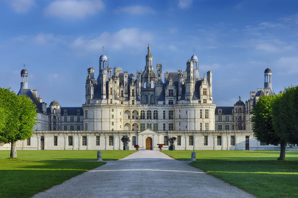 Château de Chambord Loire Valley French Renaissance castle with turrets green lawns blue sky wallpaper