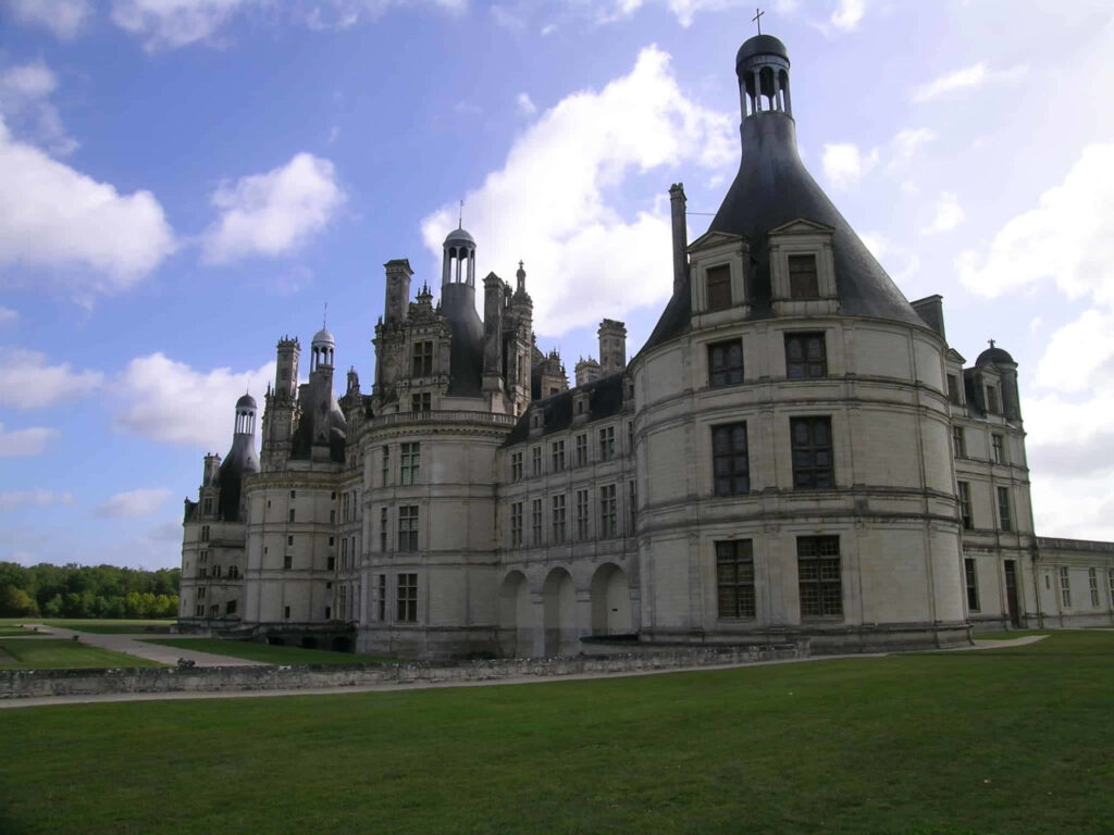 Château de Chambord Loire Valley grand French Renaissance castle with towers slate roofs and lawn Wallpaper