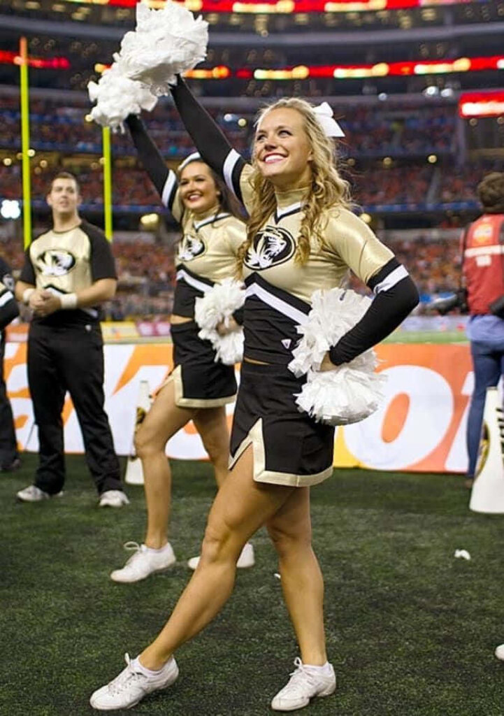 Cheerful Cheerleaders: Energetic Team Spirit Wallpaper Background