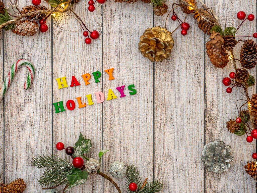 Happy Holidays Wallpaper: Rustic Charm with Festive Colors