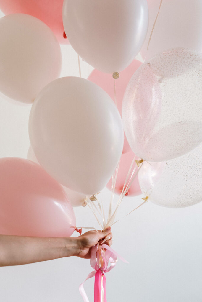 Vibrant Pastel Balloon Wallpaper for Festive Birthday Backdrop