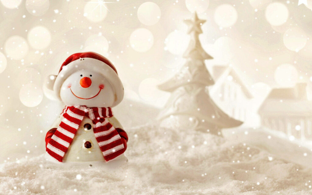 Cheerful Snowman Desktop Wallpaper with Holiday Bokeh & Tree