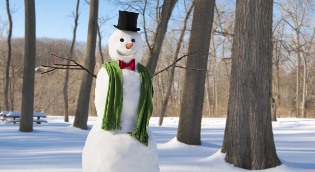 Cheerful Snowman Wallpaper: Festive Winter Scene for Christmas