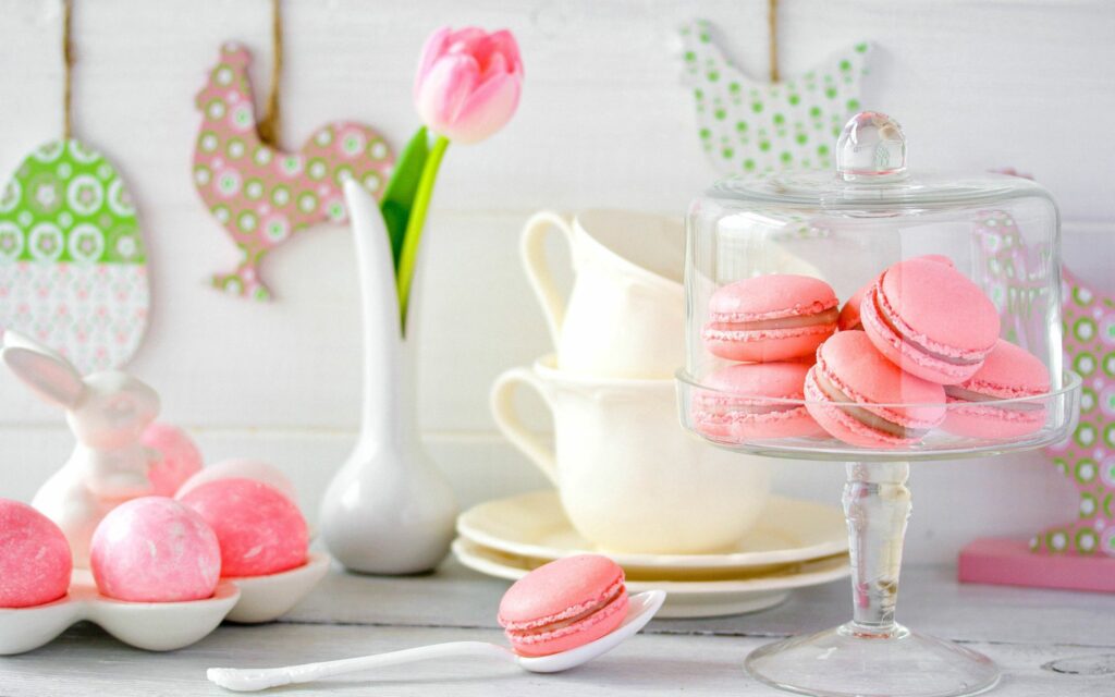 Cheerful Wallpaper: Pink Macarons & Tulip for a Cozy Vibe