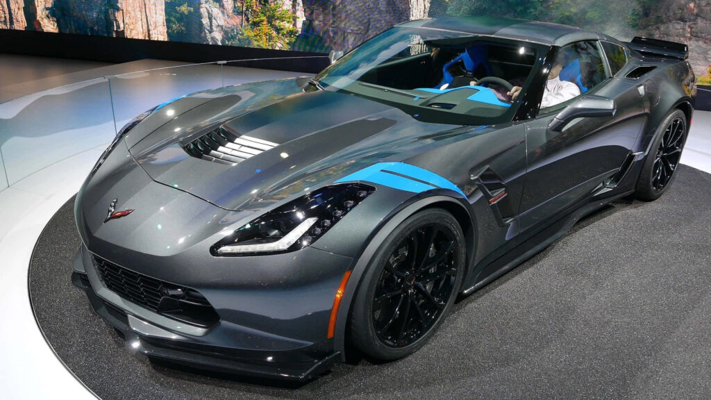 Sleek Chevrolet Corvette Z06 Wallpaper: Aggressive Design & Style