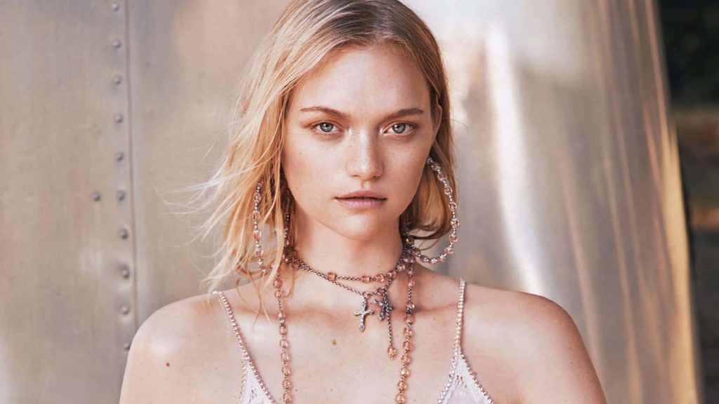 Gemma Ward elegant fashion portrait blonde hair beaded accessories hoop earrings metallic backdrop Wallpaper