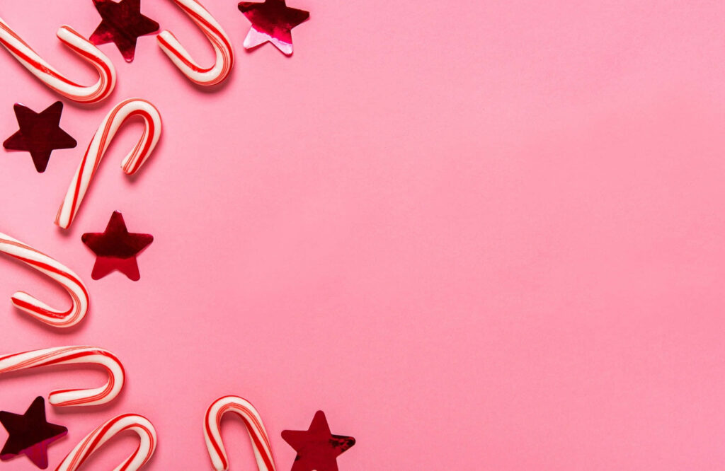 Chic Pink Christmas Wallpaper: Red Candy Canes & Star Ornaments
