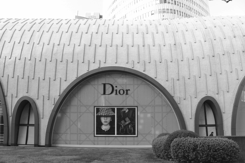 Minimalist Chic: Exploring Dior's Monochromatic Storefront through Grey Scale Wallpaper