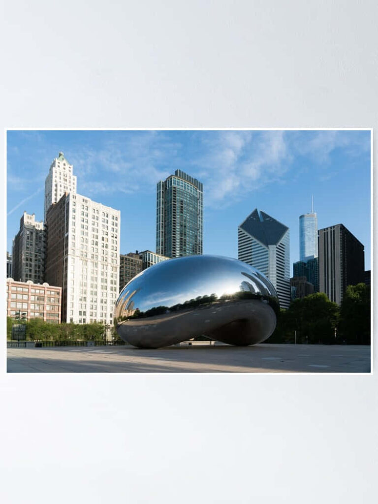 Cloud Gate sculpture The Bean reflecting Chicago skyline and blue sky in Millennium Park Wallpaper