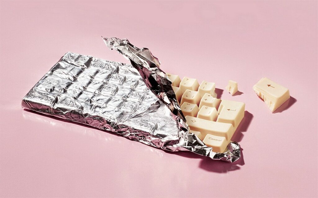 Chocolate Bar Keyboard Wallpaper: Stylish Pastel Pink Design