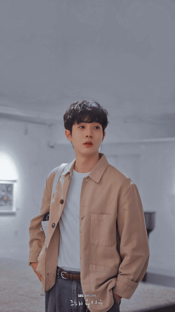 Choi Woo Shik museum date style beige jacket white tee modern gallery neutral tones wallpaper