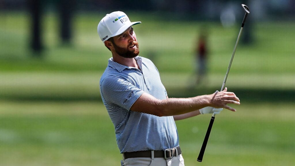 Chris Kirk mid swing golf shot on green course dynamic action daylight professional golfer Wallpaper