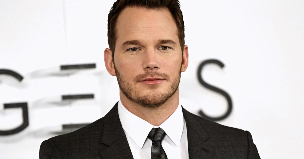 Chris Pratt in dark suit and tie at Passengers premiere showcasing polished red carpet style Wallpaper