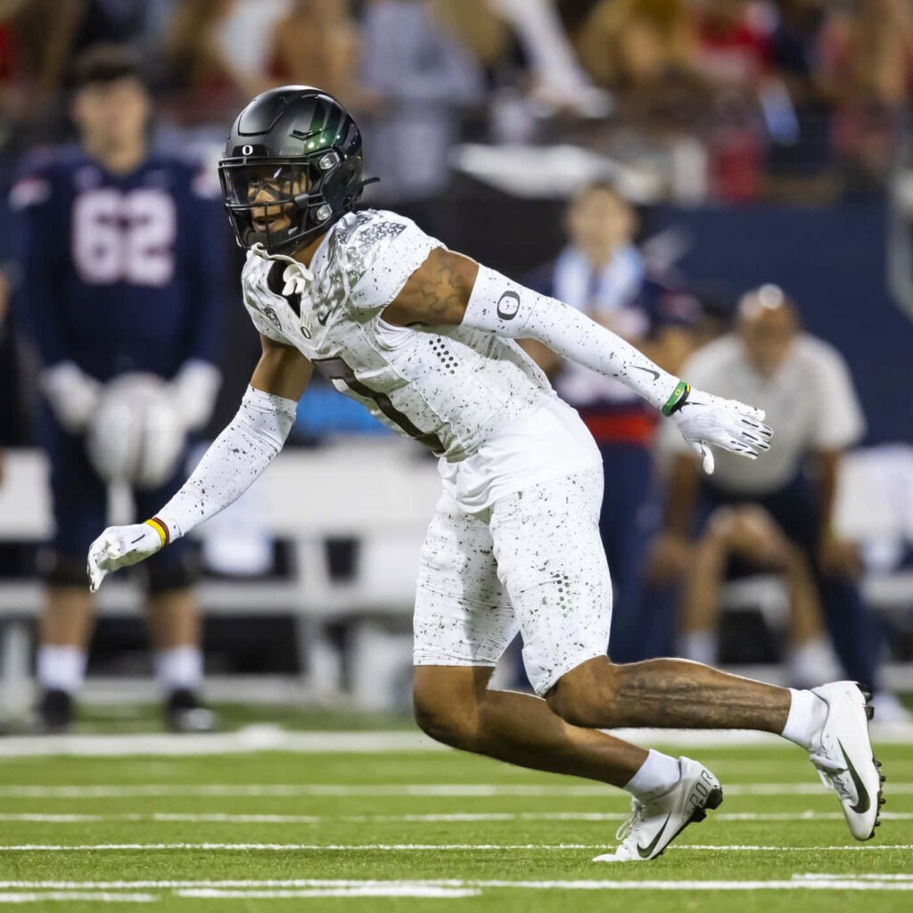 Christian Gonzalez Oregon Ducks football player in action vibrant stadium background wallpaper