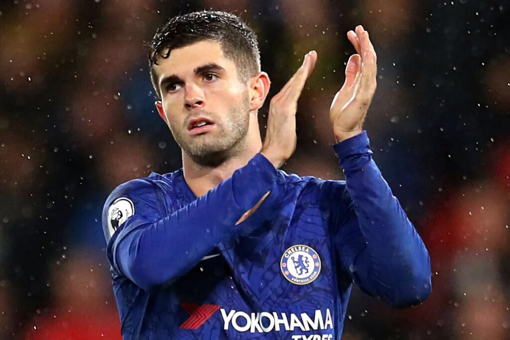 Christian Pulisic clapping in Chelsea FC blue kit with blurred stadium background wallpaper