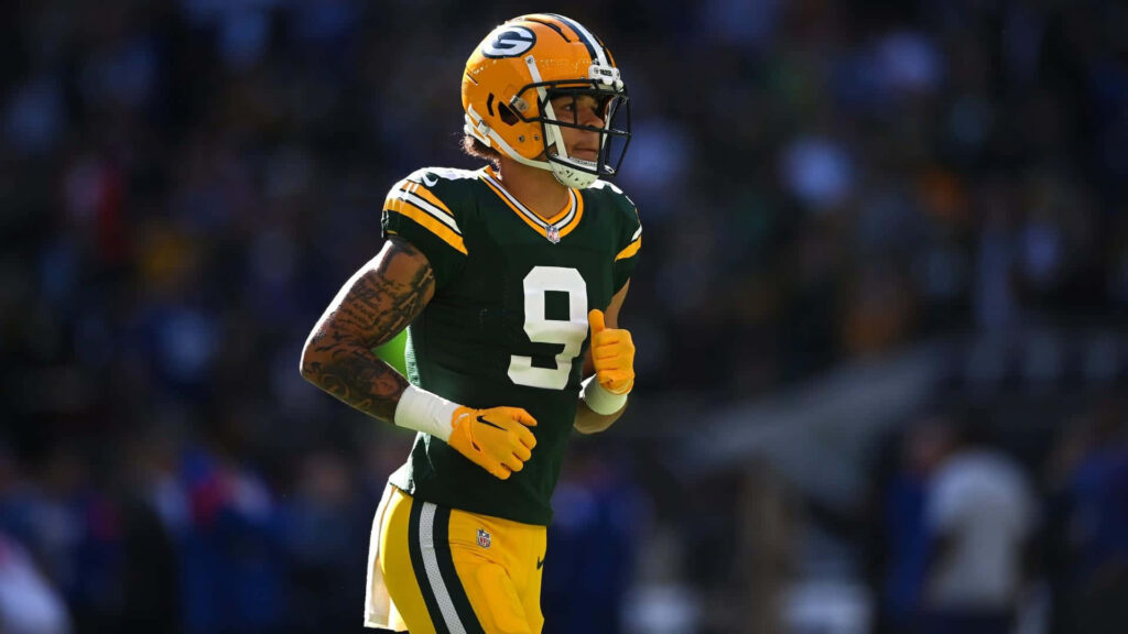 Christian Watson Green Bay Packers number 9 jersey dynamic wallpaper with stadium background