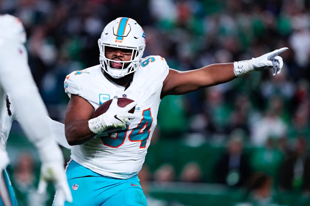 Christian Wilkins Miami Dolphins defensive player in aqua uniform showing power and focus on field Wallpaper