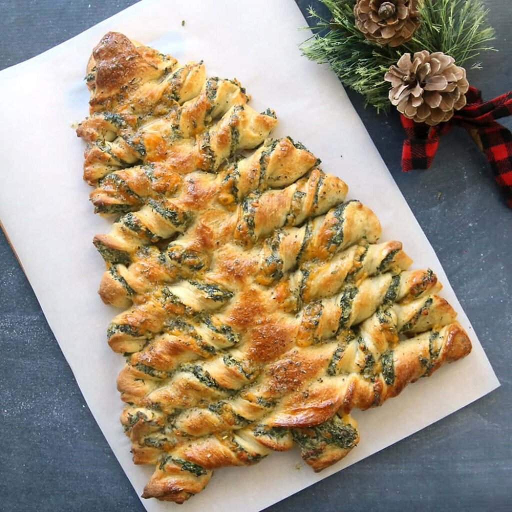 Festive Christmas Tree Bread: Spinach & Cheese Delight Wallpaper
