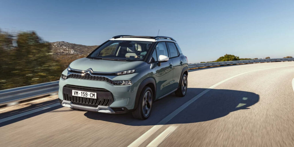 Citroen C4 Cactus: Stylish Adventure Car Wallpaper for Modern Design