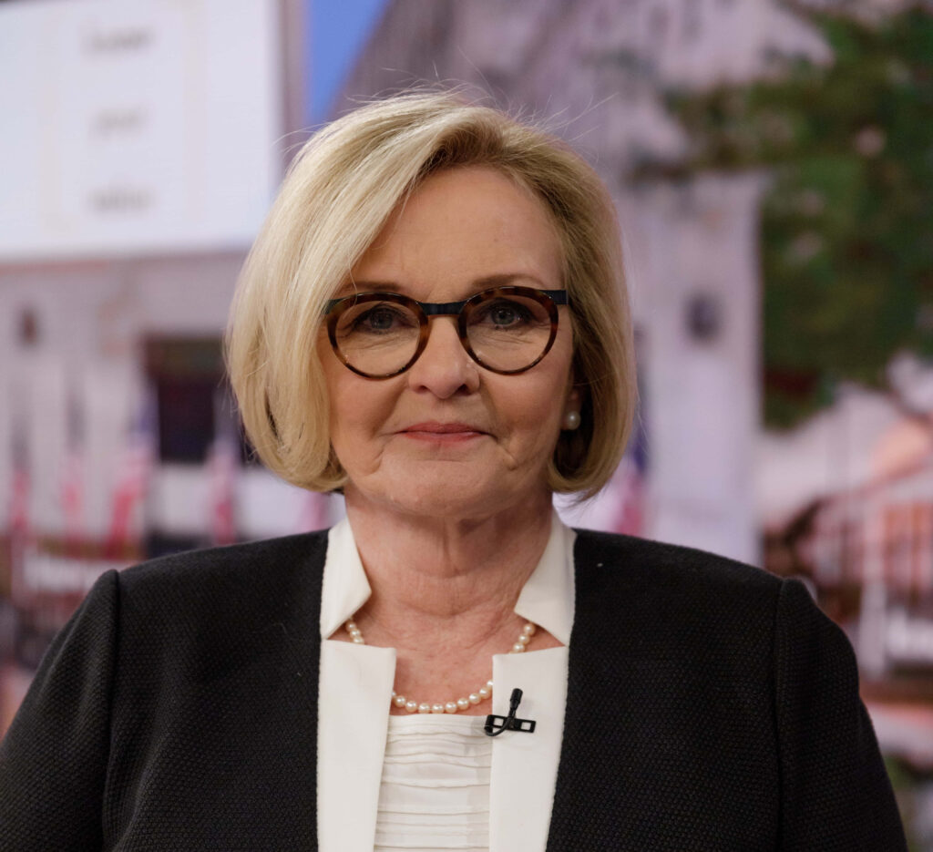 Claire McCaskill portrait with soft lighting blurred background neutral tones and classic glasses Wallpaper