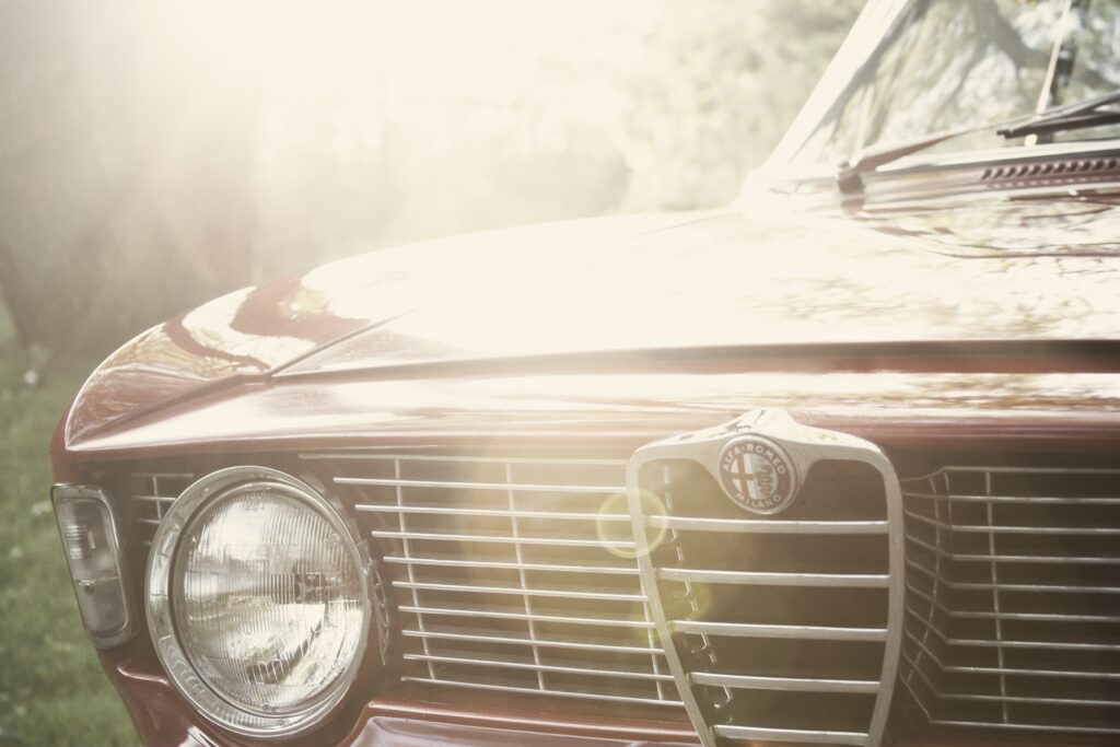 Vintage Alfa Romeo Wallpaper: Classic Grille & Timeless Elegance