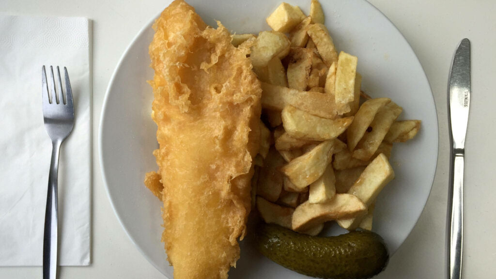 Classic Golden-Brown Battered Fish & Chips Wallpaper Background