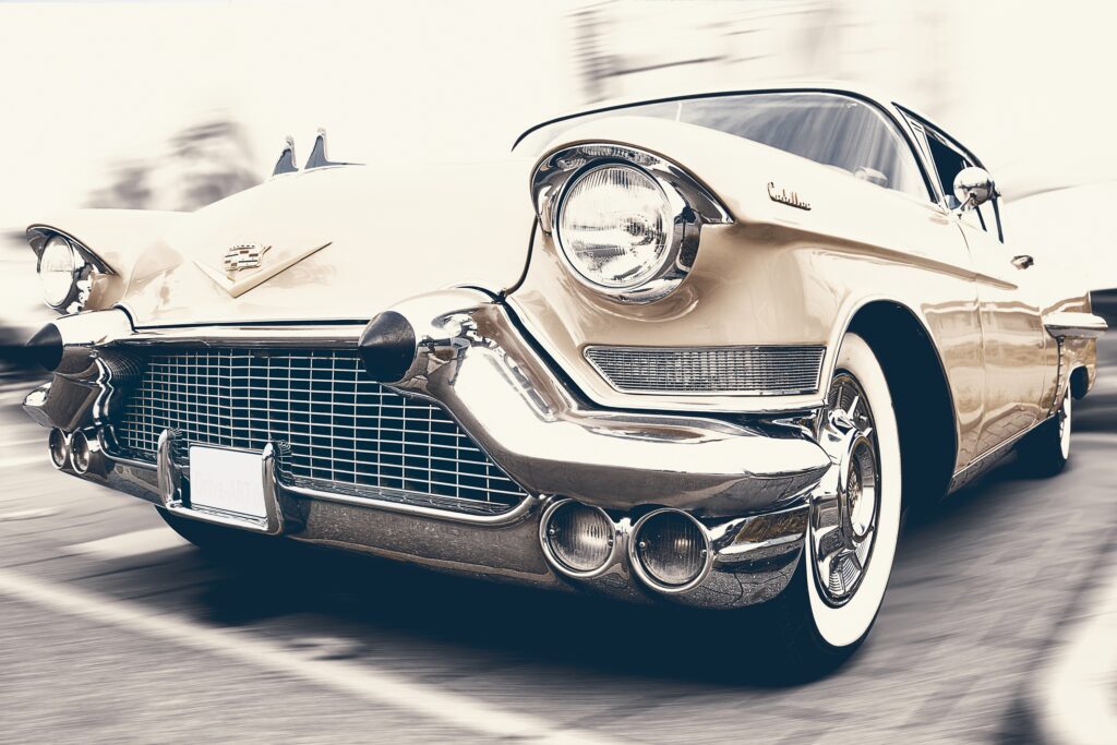 Classic Cadillac Oldtimer Wallpaper: Nostalgic Vintage Car Design