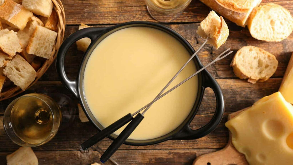 Classic Cheese Fondue Wallpaper: Creamy Melted Cheese Delight