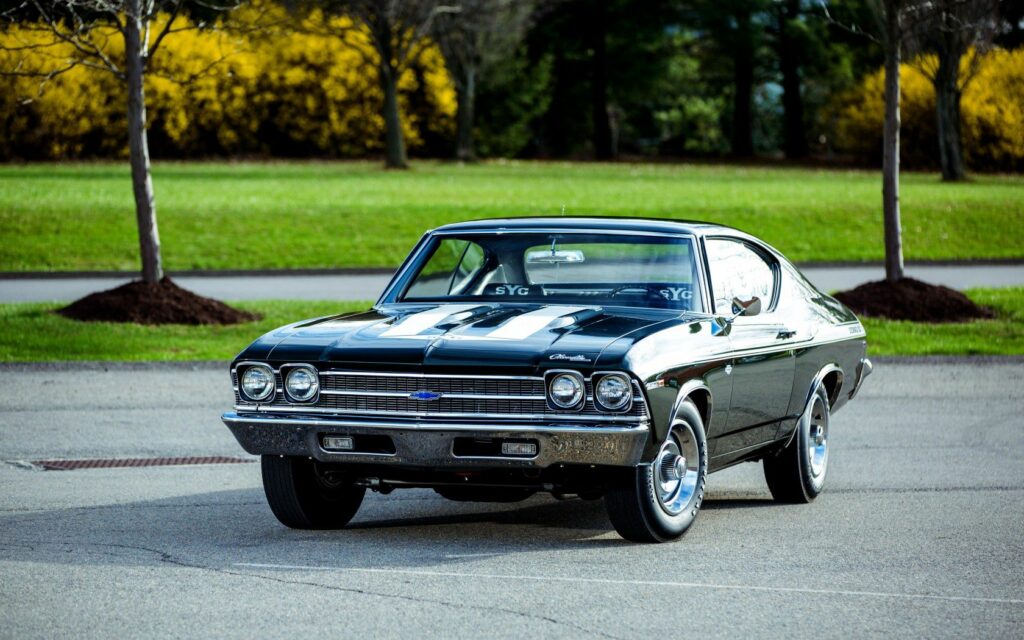 Classic Chevrolet COPO Chevelle Wallpaper in Scenic Greenery