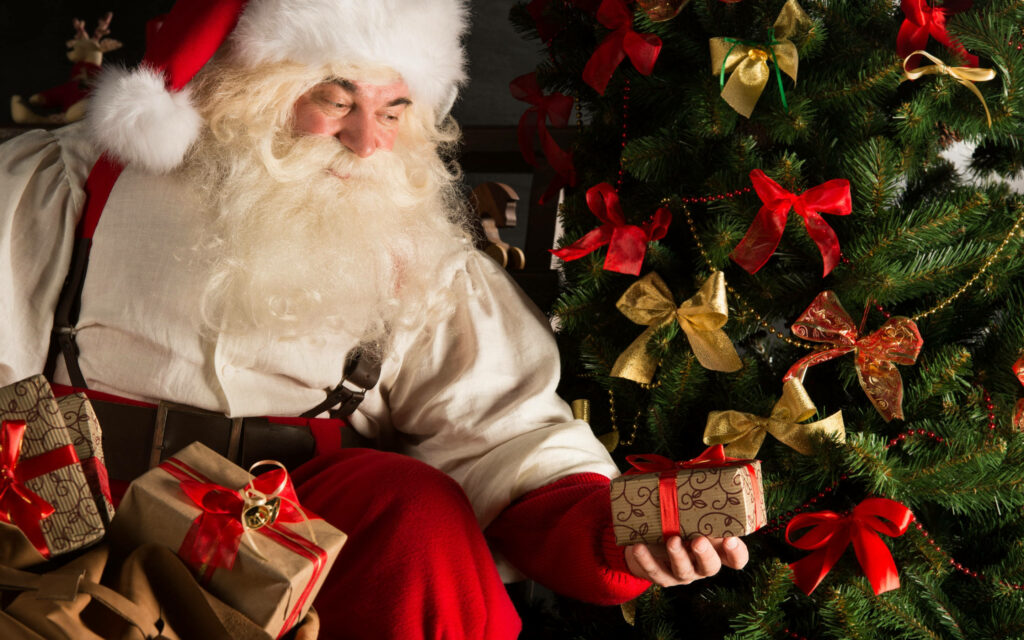 Classic Christmas Scene Wallpaper: Santa, Gifts & Festive Tree