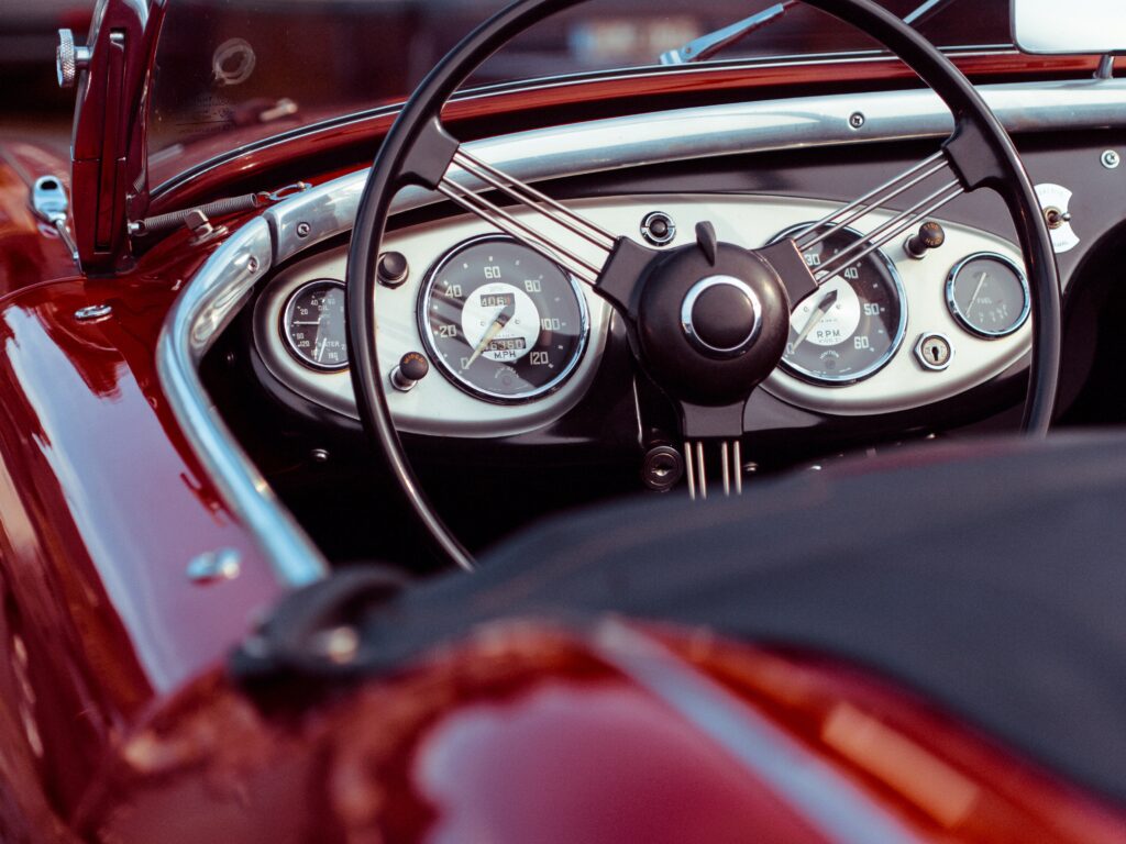 Vintage Convertible Interior: Classic Speedometer & Steering Wheel Wallpaper