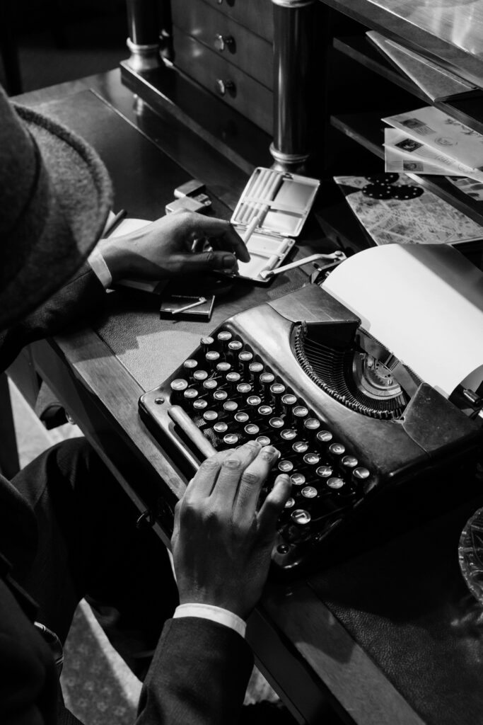 Vintage Detective Typewriter Scene - Black & White Wallpaper
