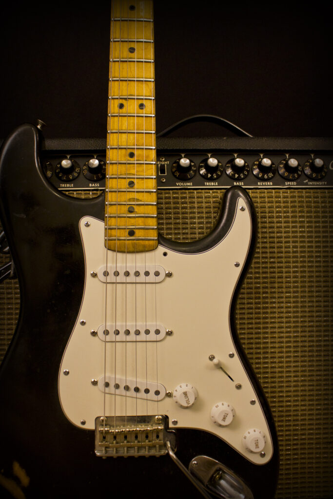 Sleek Black Electric Guitar & Vintage Amp: Rock Vibes Wallpaper