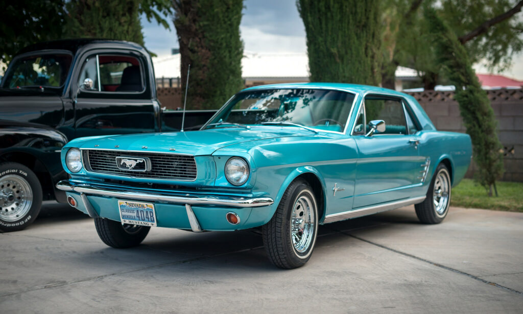 Classic Ford Mustang Side View Wallpaper with Vintage Car Background