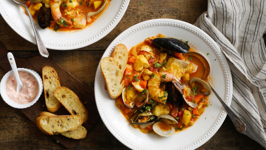Rustic Bouillabaisse Wallpaper: Classic French Dish with Fresh Bread
