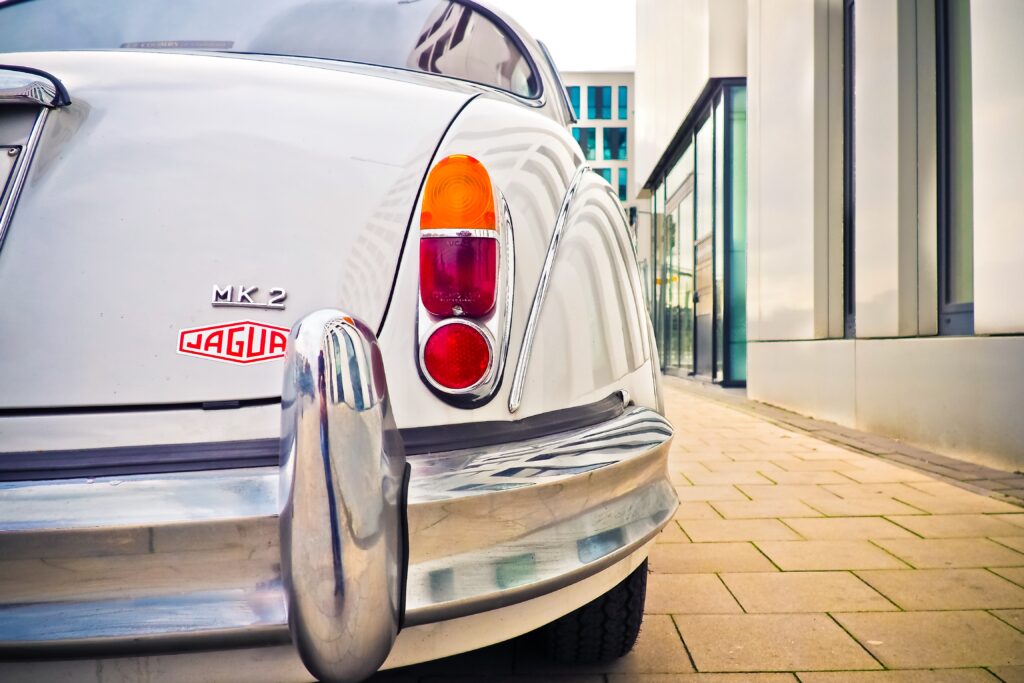 Classic Jaguar MK2 Wallpaper: Elegant Retro Design & Timeless Style