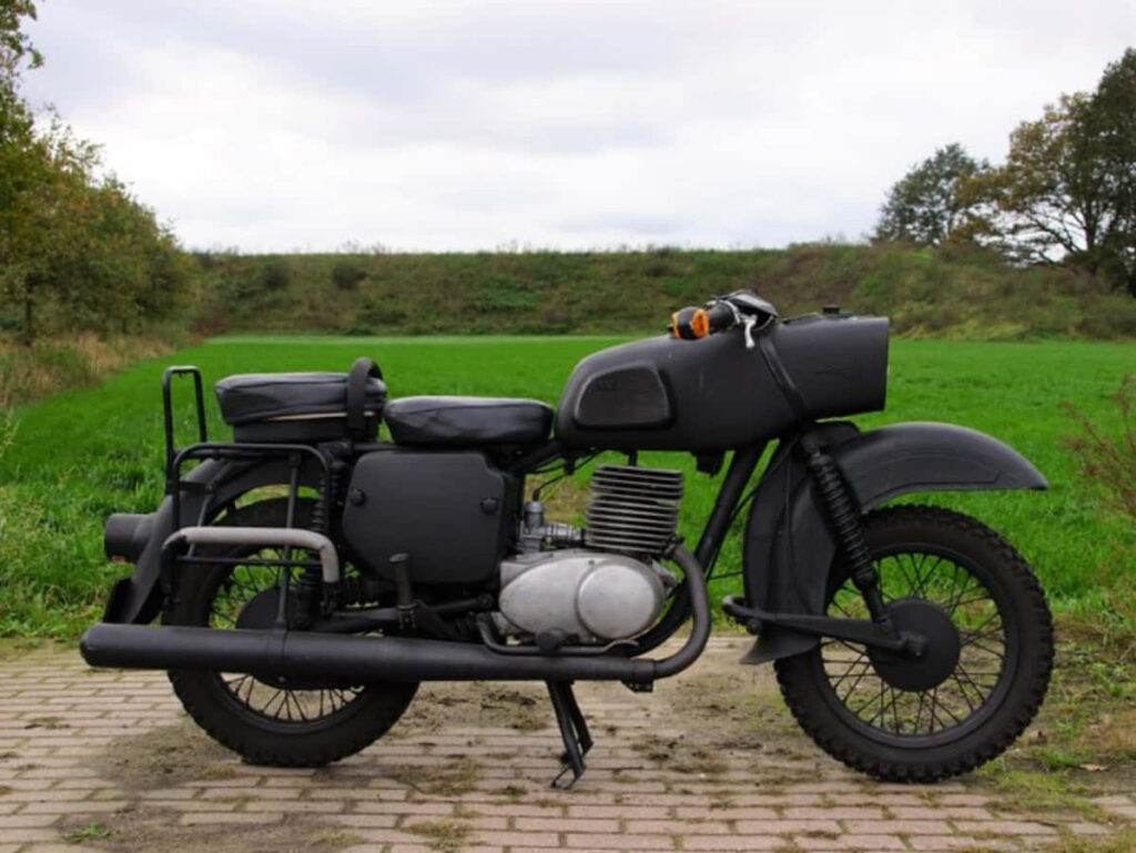 Vintage MZ Motorcycle Wallpaper - Timeless Adventure in Countryside