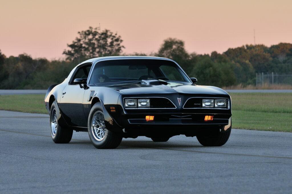 Classic Pontiac Firebird Trans Am WS6 Wallpaper - Sleek Black Design