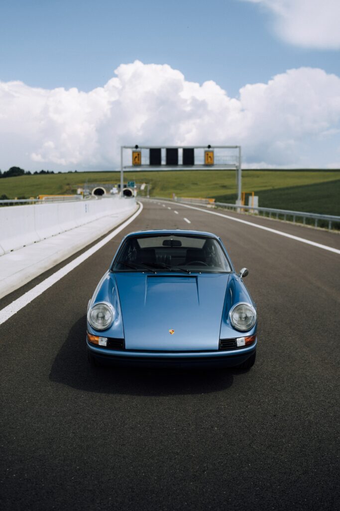 Stunning Porsche 911 Wallpaper: Classic Design on Open Road