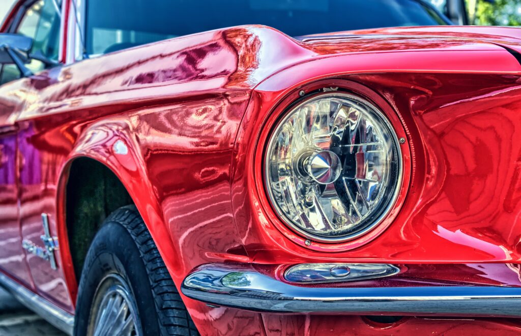 Vibrant Vintage Car Wallpaper: Gleaming Red Classic Close-Up