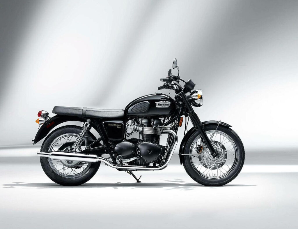 Classic Triumph Bonneville T100 Wallpaper: Retro Motorcycle Design