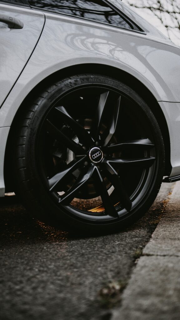 Close-Up Audi Car Wheel: Sleek Gray Rim & Modern Luxury Design Wallpaper