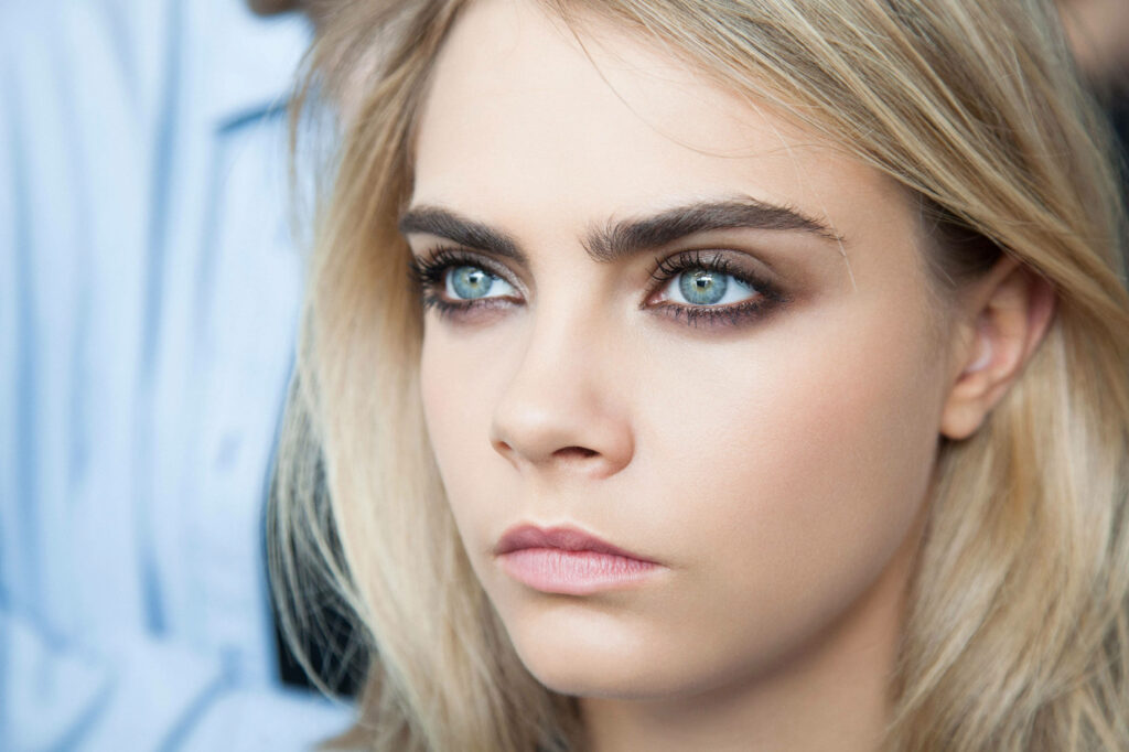 Close-Up Wallpaper: Cara Delevingne's Iconic Features & Elegance