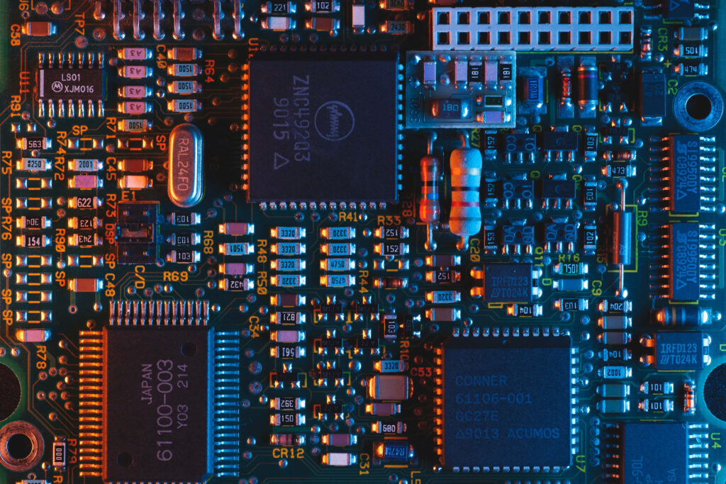 Close-Up Circuit Board Wallpaper: Advanced Tech & Microelectronics