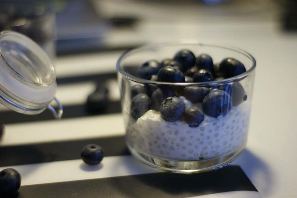 Close-Up of Creamy Tapioca Pearls & Blueberries - Minimalistic Wallpaper