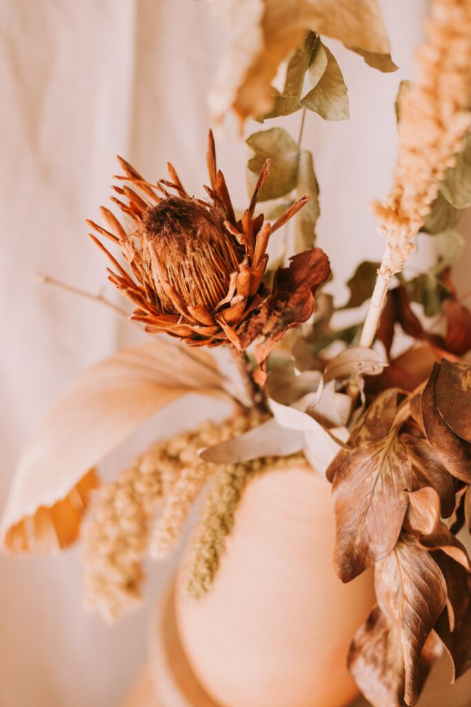 Close-Up of Dry Flower Arrangement: Earthy Tones & Textures Background Wallpaper