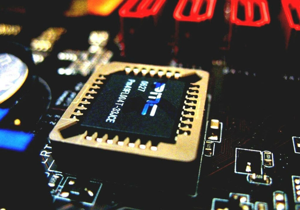 Close-Up Motherboard Wallpaper: PMC BIOS Chip & Intricate Circuits