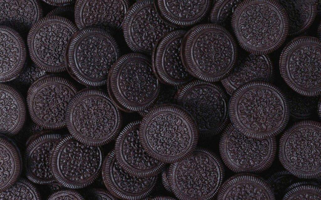 Oreo Cookie Close-Up Wallpaper: Ideal for Dessert Lovers