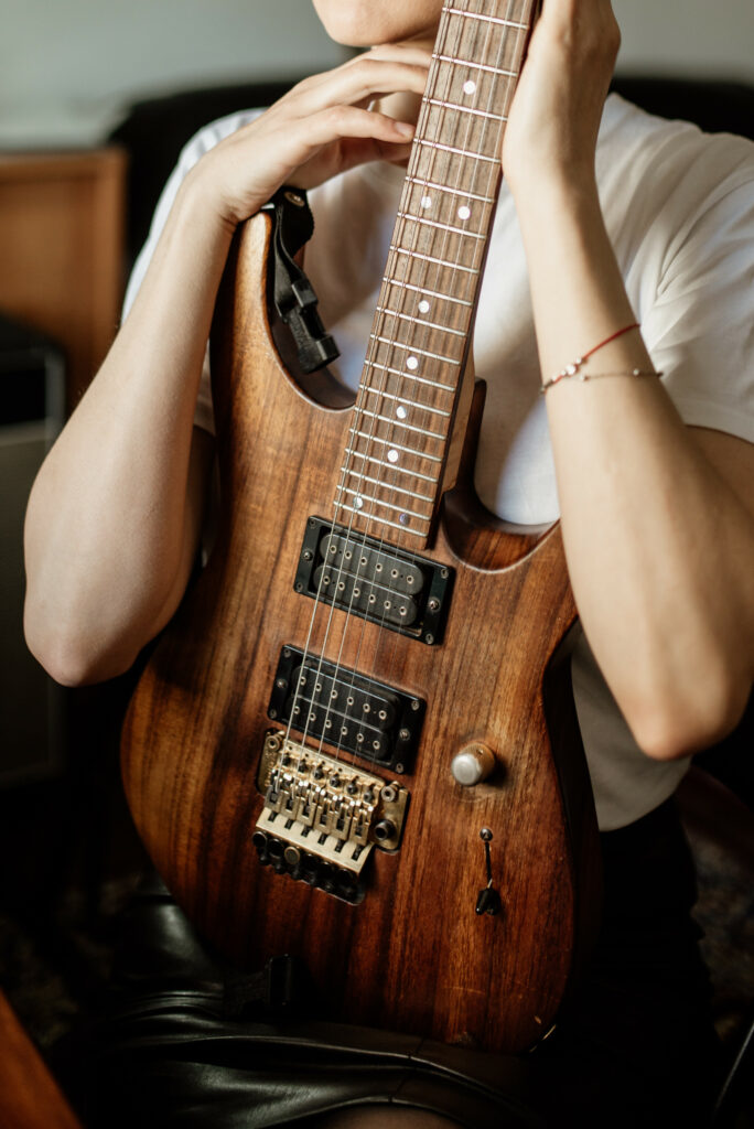 Close-Up Wallpaper: Intricate Wooden Electric Guitar & Strings