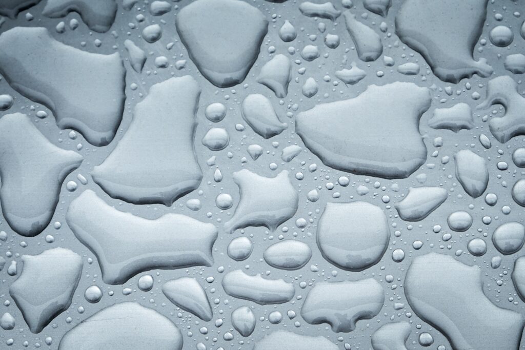 Water Droplets Close-Up Wallpaper: Reflective Textured Background
